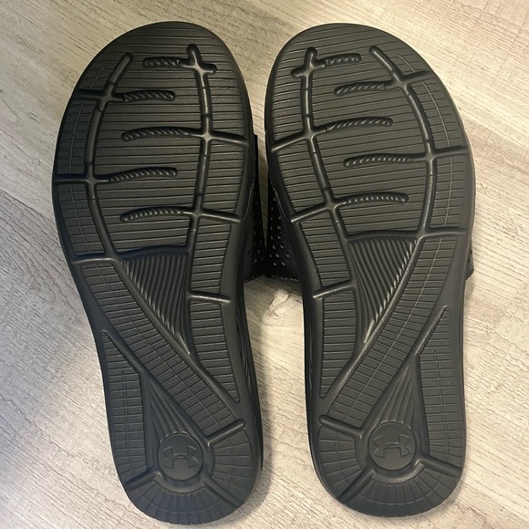 NWOT UNDER ARMOUR Cushioned Slides Sz: Mens (7) Women’s (8) - Picture 2 of 14